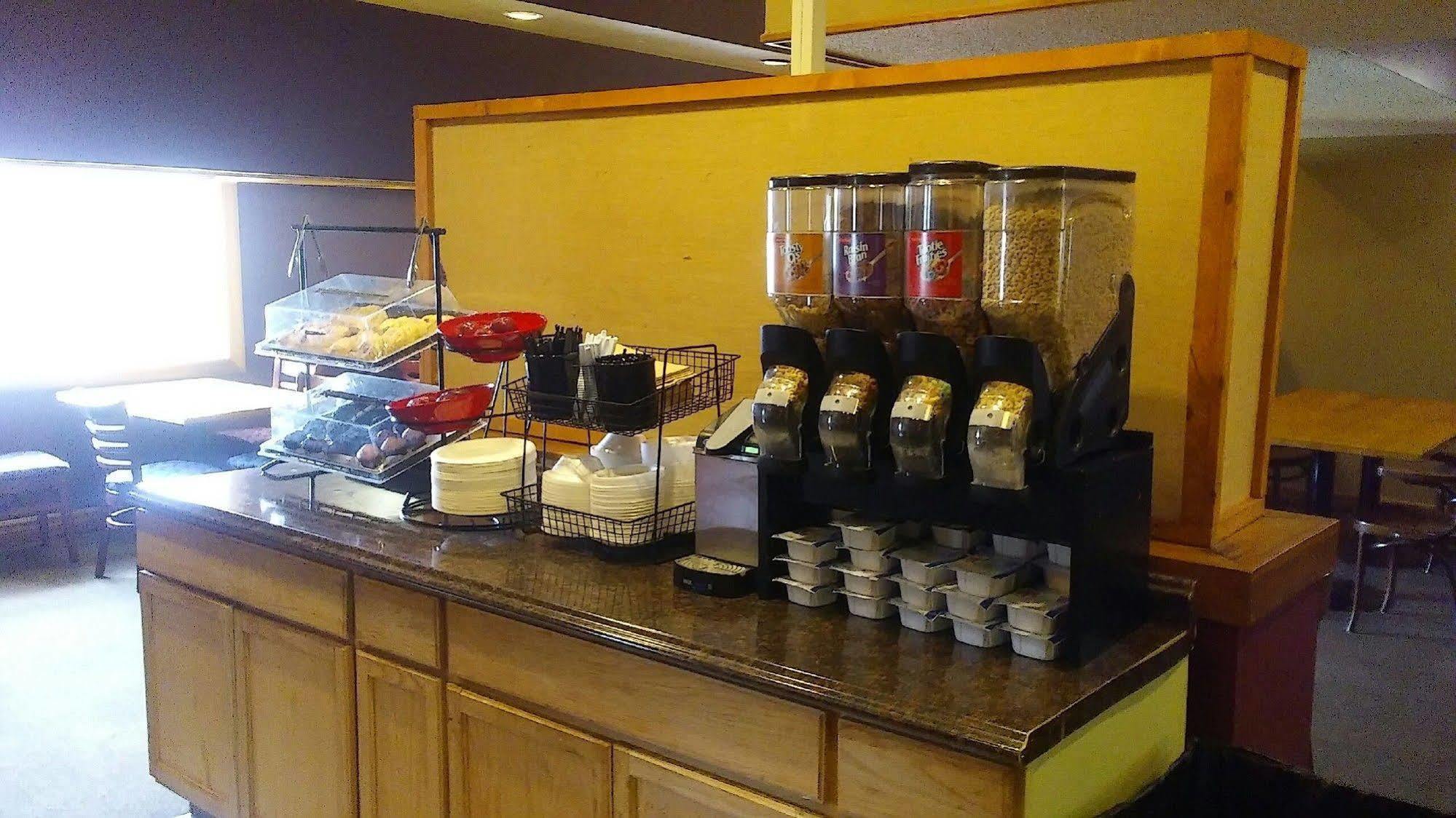 Hotel Ramada Conference Center Wilmington Esterno foto